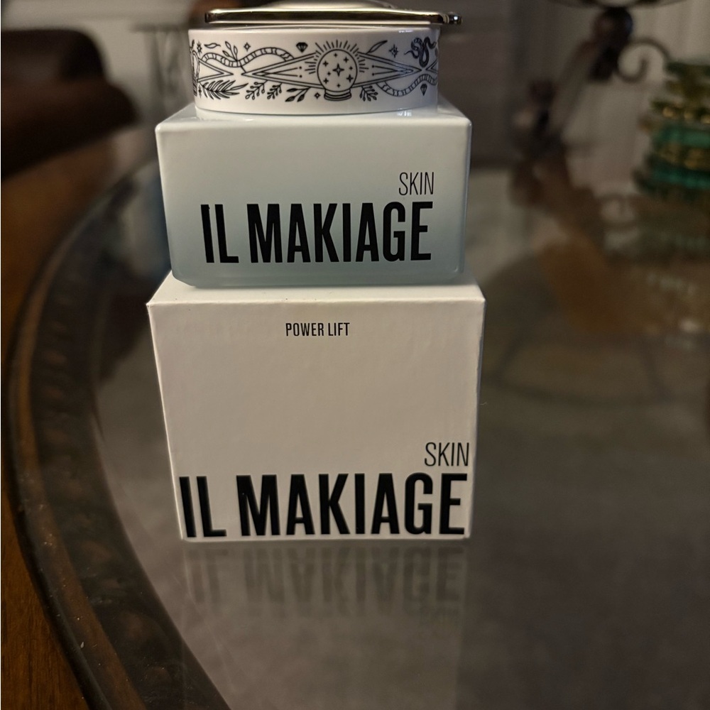 IL MAKIAGE Power Lift Skin Cream - Elegant White and Soft Blue